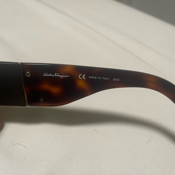 New with tags Salvatore Ferragamo Sunglasses - Picture 2 of 5
